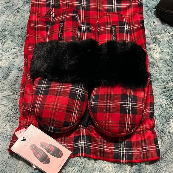 Victoria's Secret Red Plaid Slippers with silk dust cover VS110 - Picture 1 of 4